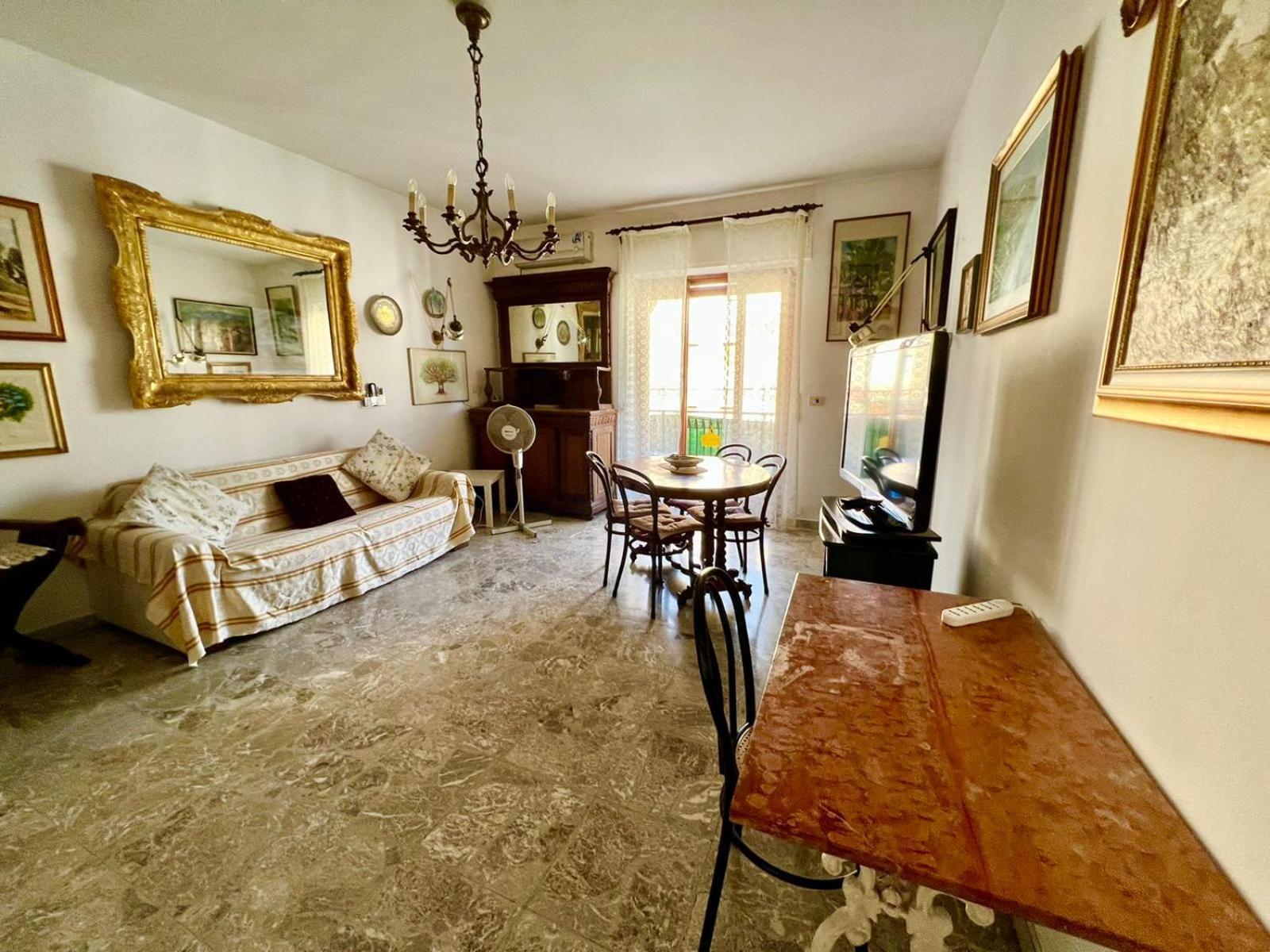 Casa Relax Nel Centro Storico Con Posto Auto Apartment Vico Equense Luaran gambar